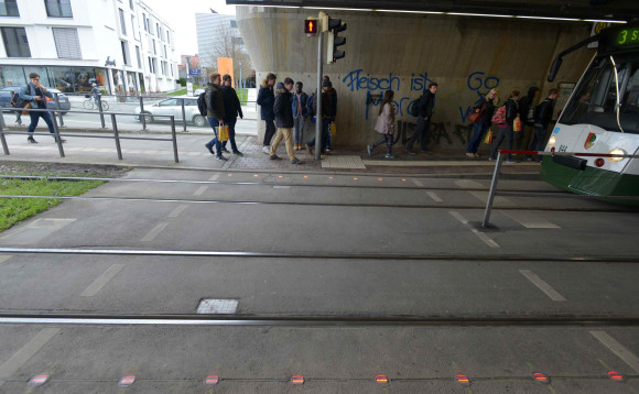 Bodenampeln an der Haltestelle Hauntstetterstraße 